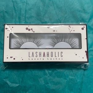 Lashaholic Luxury Lashes by Kiss Me